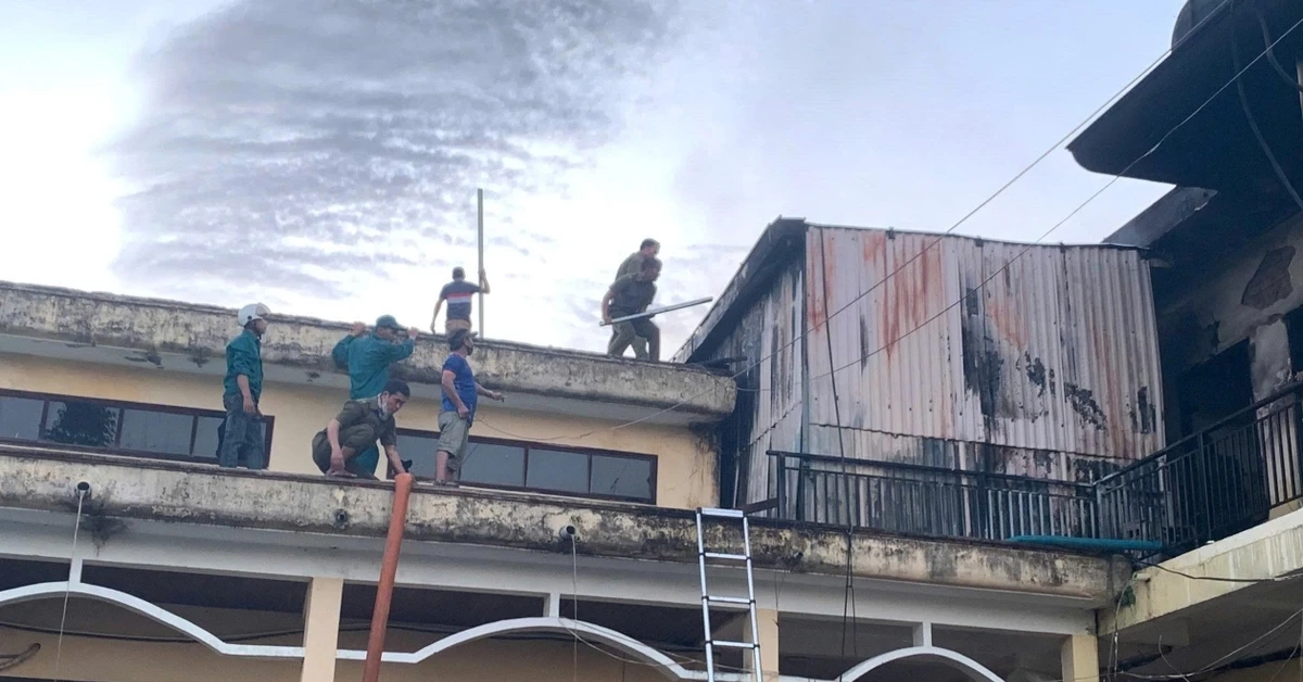 Hiện trường vụ cháy trụ sở xã ở Đà Nẵng: Hơn 60 người căng mình cứu hồ sơ, tài sản