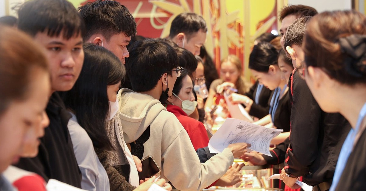 Chưa từng thấy: Vàng giảm thủng đáy, người vừa mua sáng nay đã lỗ hơn 7 triệu đồng/lượng