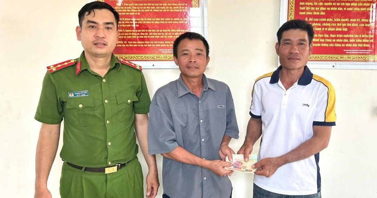 Được công ty chuyển khoản 10 triệu đồng kèm nội dung "thanh toán lương", người đàn ông phải đến công an trình báo