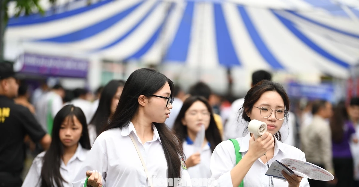 Công bố phổ điểm 5 tổ hợp truyền thống xét tuyển đại học