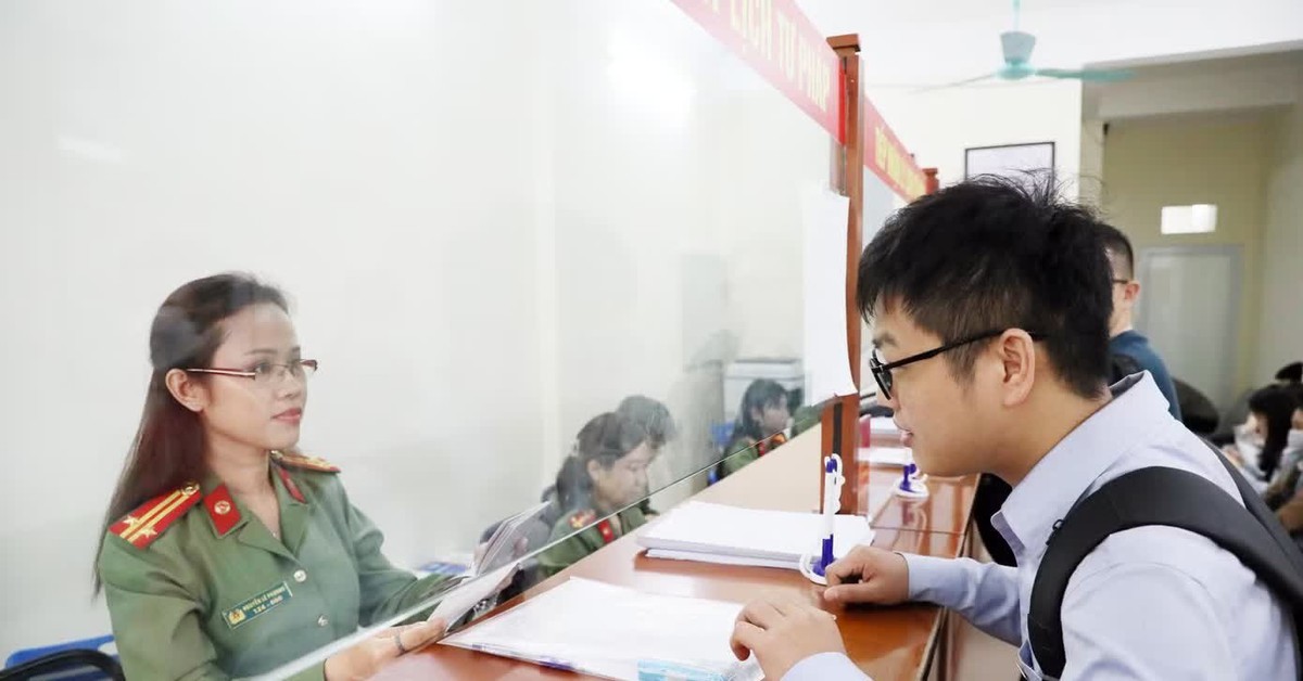 Từ hôm nay, người dân có thể sử dụng phiếu lý lịch tư pháp điện tử thay bản giấy