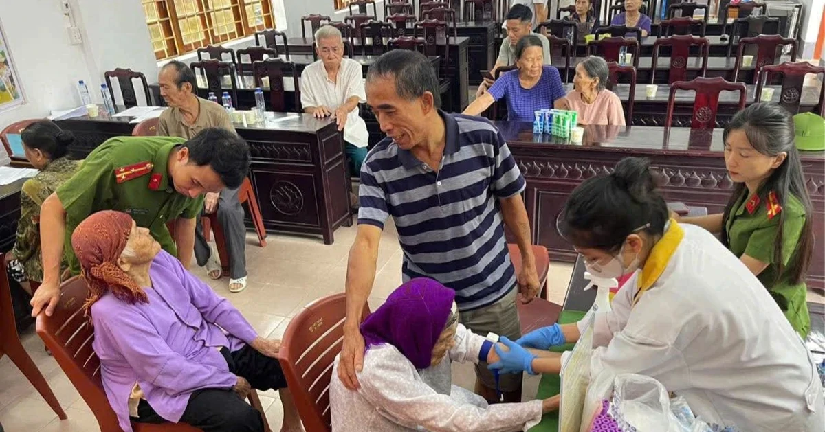 Hai cụ bà gần 100 tuổi gửi mẫu ADN, chờ ngày đón anh trai trở về