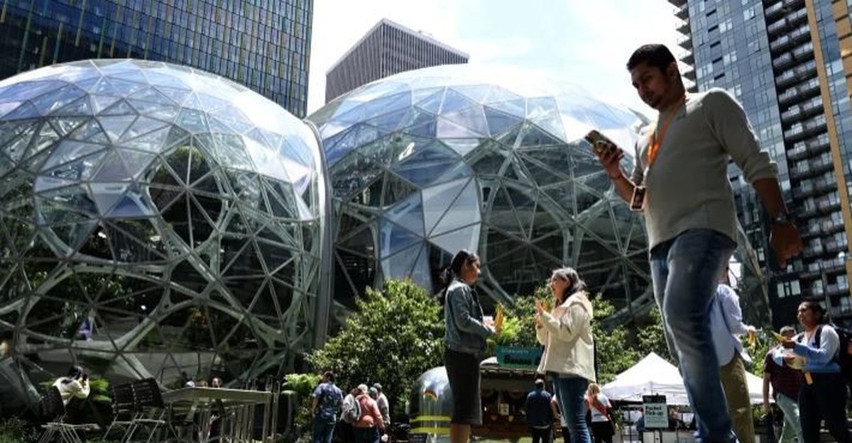 Cú sốc của 30.000 nhân sự Amazon: Bị sa thải qu...