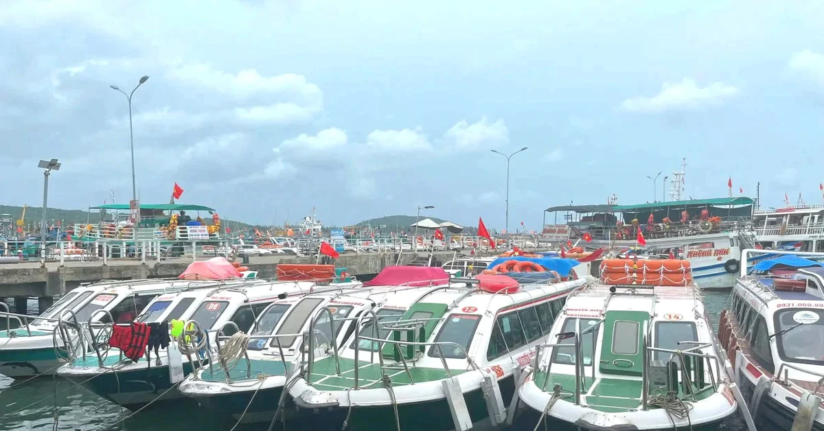 Vụ lật ca nô 15 người tử vong: Vì sao phương tiện thiết kế kín mít?