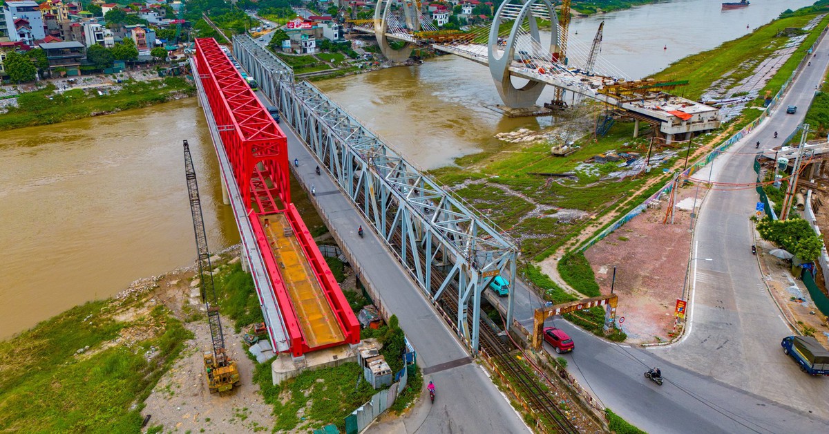 Cận cảnh cầu 1.800 tỷ sắp hoàn thành, thay thế cầu quay đầu tiên ở Việt Nam, nối Hà Nội với tỉnh sắp lên thành phố trực thuộc trung ương