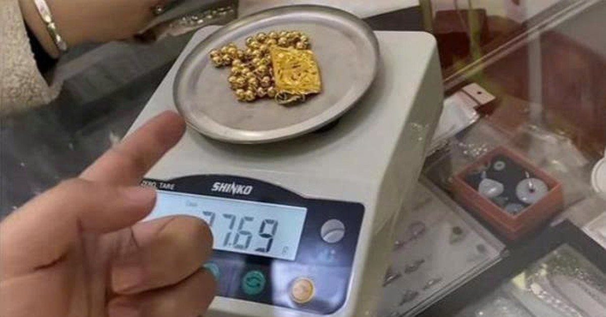 Khách mang 77g vàng đi bán, phát hiện chủ tiệm vàng cân lại chỉ được 62g liền báo cảnh sát: Cửa hàng bị phạt hơn 85 triệu đồng