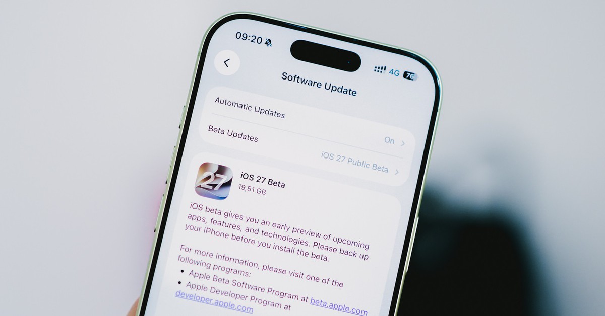 Apple phát hành iOS 27 Public Beta đầu tiên: Siri nâng cấp AI mạnh nhưng không phải ai cũng dùng được