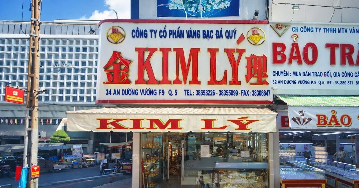 Vụ chủ tiệm vàng Kim Lý nổi tiếng hàng đầu Tp. HCM bị khởi tố: Hé lộ thủ đoạn giao nhận bằng “mật mã” đặc biệt và cách giấu kim cương qua cửa kiểm tra