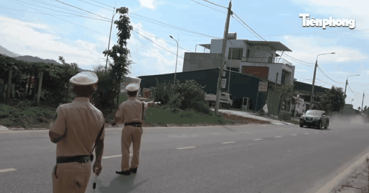Hình ảnh ô tô phóng như tên trên cung đường giới hạn tốc độ 50km/h