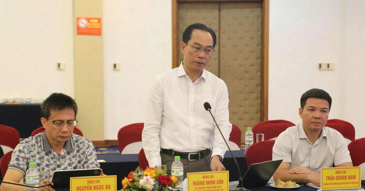 Gian lận thi ở Quảng Trị: Bộ trưởng Bộ GD&ĐT Hoàng Minh Sơn làm việc với UBND tỉnh