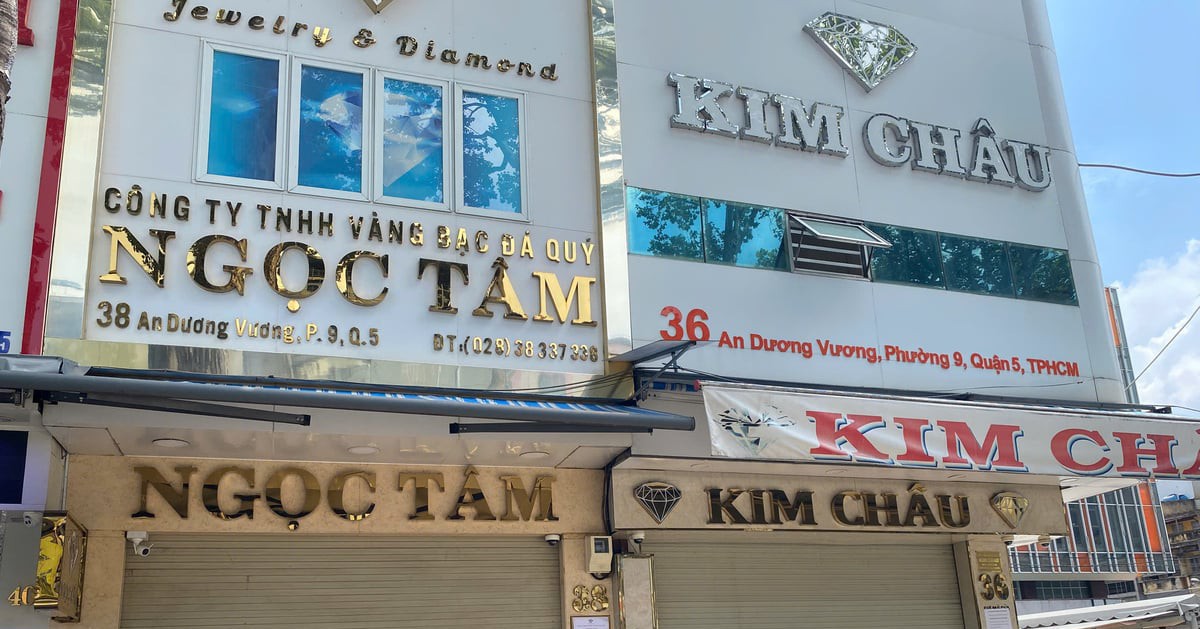 Người TP.HCM toát mồ hôi đi bán kim cương