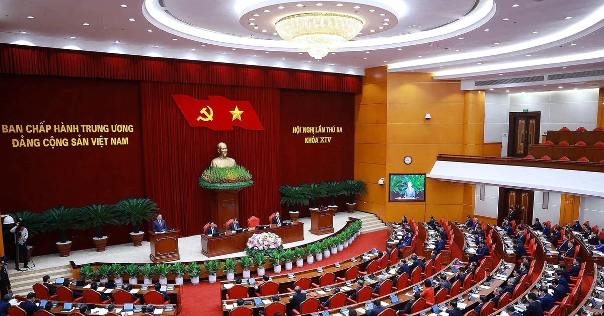 Chọn cán bộ có đức, có tài để thực hiện thành công 4 bước chuyển chiến lược