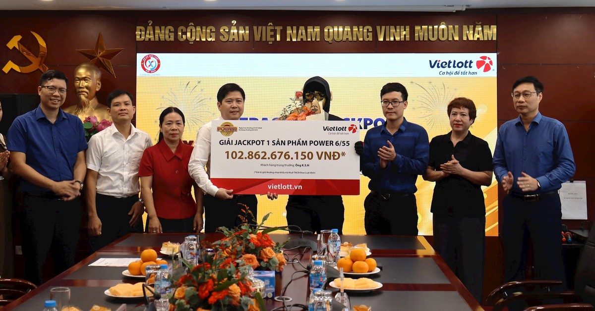 Mua vé Vietlott 2 lần/tuần, mỗi lần 20-30 vé, người đàn ông Hàn Quốc trúng Jackpot 100 tỷ đồng