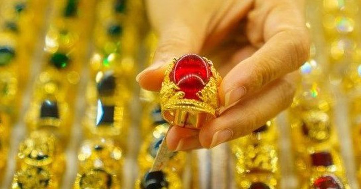 Giá vàng 22/7: SJC, nhẫn 9999 tăng nóng nhưng "chưa thấm vào đâu", bán vẫn lỗ gần 19 triệu/lượng so với đỉnh