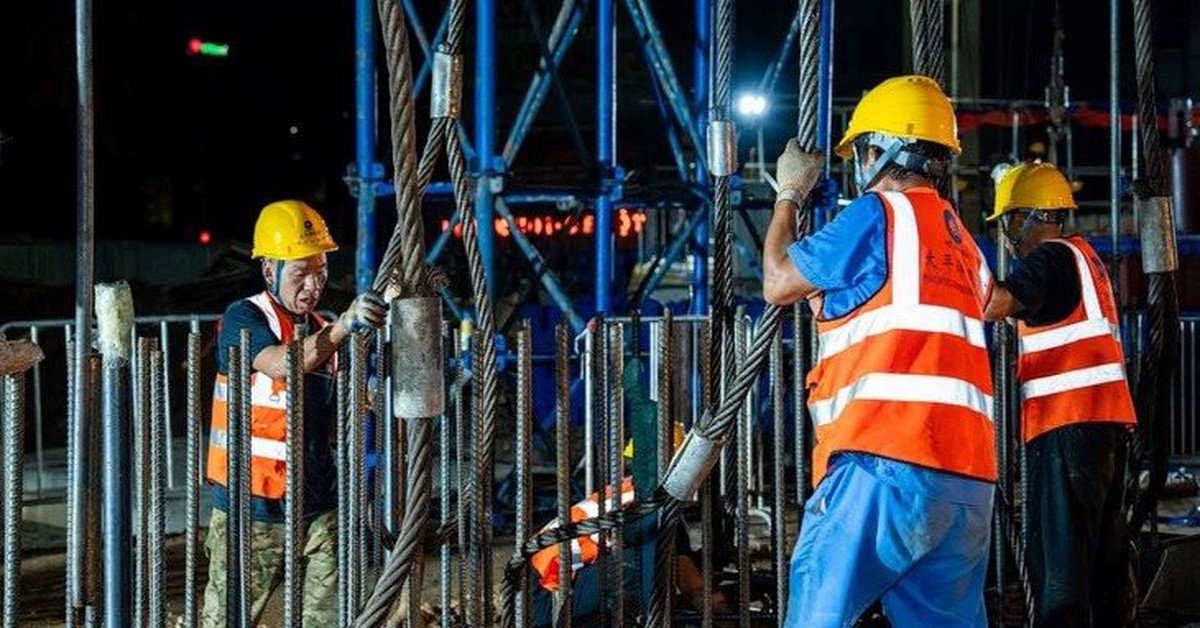 Đúng 2h sáng, Hà Nội vừa chứng kiến một “kỳ tích” nặng hơn 38 tấn tại công trình hơn 72.000 tỷ đồng