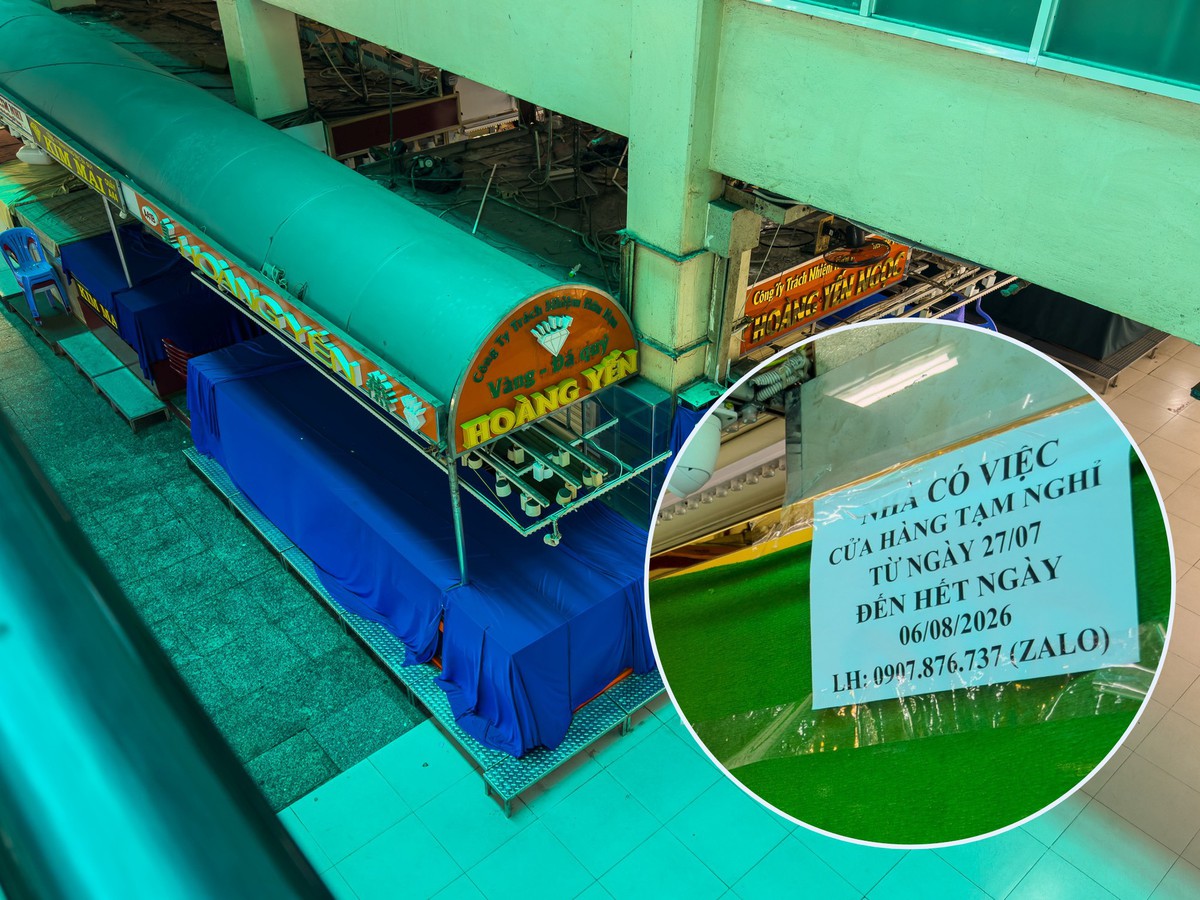 Cảnh tượng khó tin tại "thủ phủ" vàng bạc, đá quý TP.HCM: Hàng loạt cửa tiệm đóng cửa, treo biển tạm nghỉ vì "nhà có việc", "để sửa chữa"