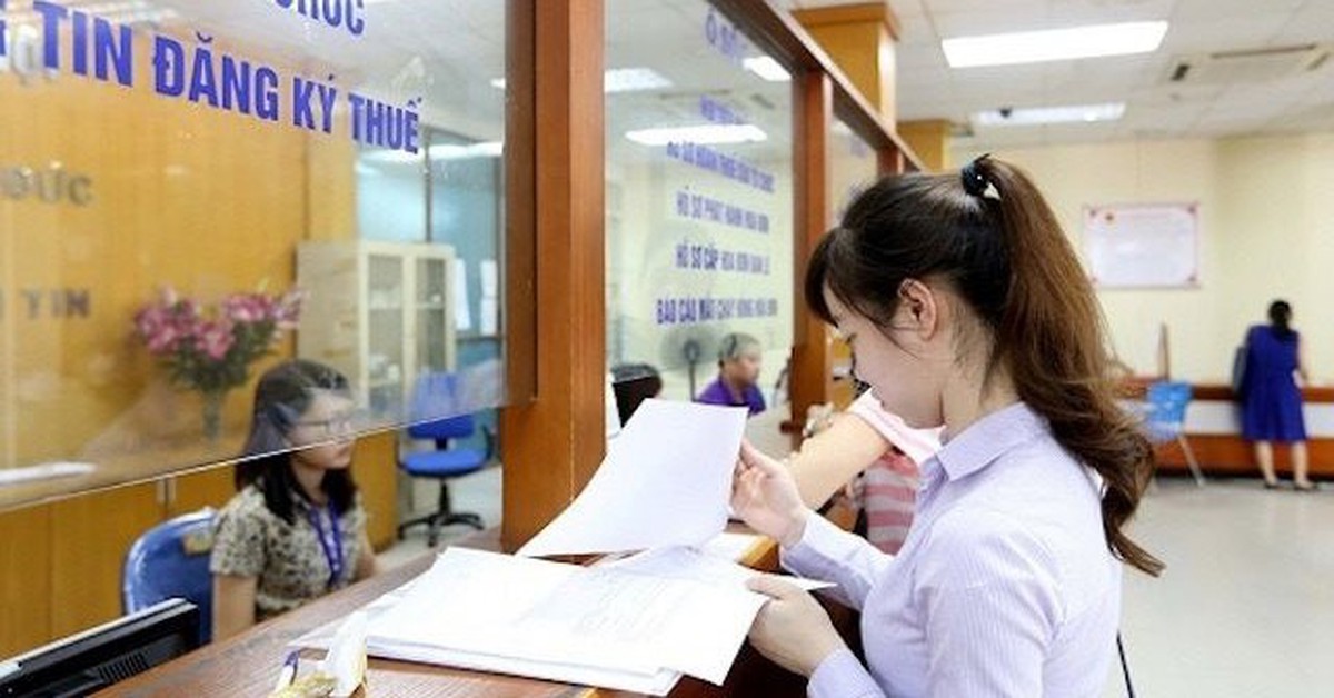 Cơ quan thuế yêu cầu các ngân hàng Agribank, Techcombank, MBBank… trích tiền từ tài khoản của người nộp thuế có tên trong danh sách sau