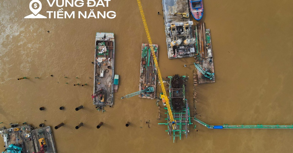 Ngắm đại công trường xây cầu 16.000 tỷ đồng ở trung tâm Hà Nội: Quy tụ 100 máy móc, hơn 500 nhân sự, dùng lượng thép gấp 5 cầu Long Biên