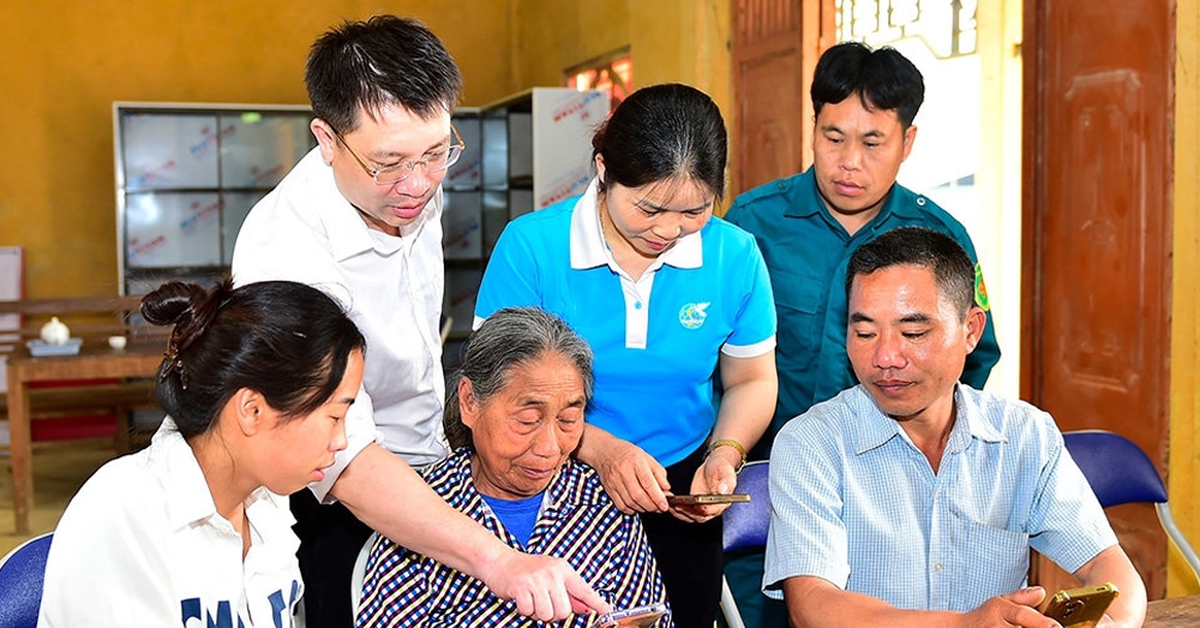 Bộ Chính trị: Nghiên cứu xây dựng quy định dùng mạng xã hội với cán bộ, đảng viên