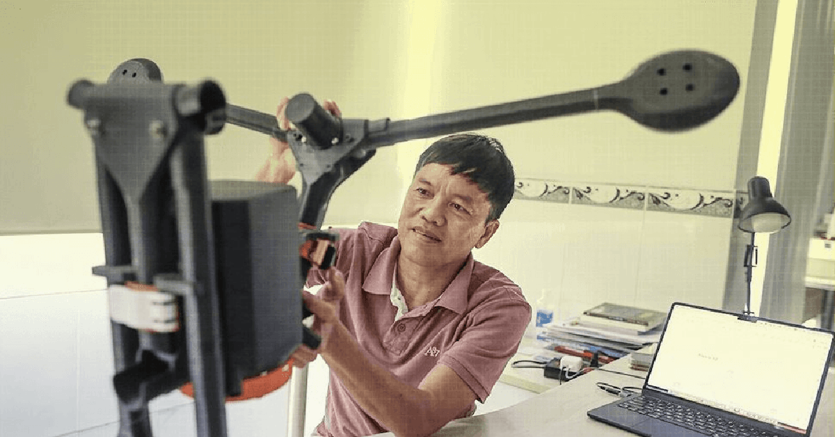 Nhét gọn vào ba lô cá nhân, mang 4 camera, sức nâng lên đến 15kg: Thiết bị do Tiến sĩ Việt tạo ra đã vượt "khe cửa hẹp" của Bộ Chiến tranh Mỹ