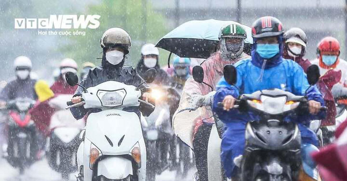 Dự báo thời tiết 31/7: Nhiều nơi trên cả nước hứng mưa lớn, đề phòng dông lốc