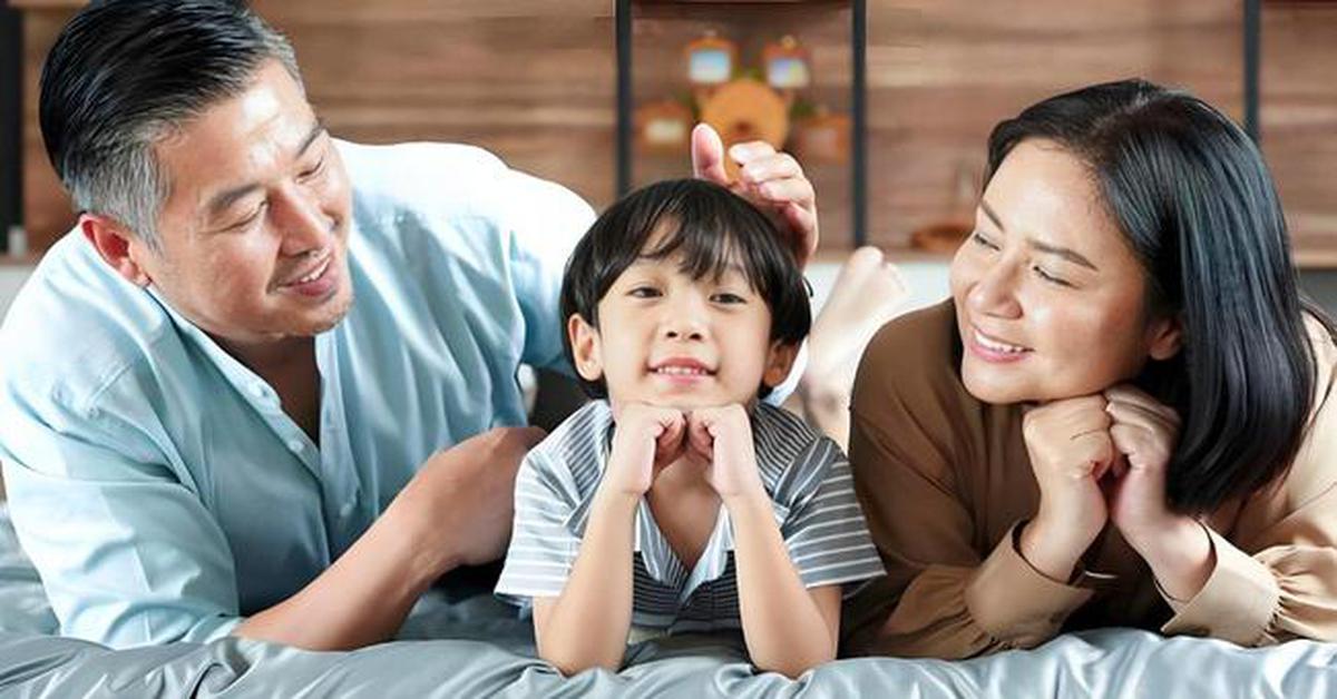Cha mẹ DẠI DỘT nhất là kể lể điều này với người ngoài: Con cái sẽ gặp phiền phức không tưởng từ chính cái miệng của chúng ta!