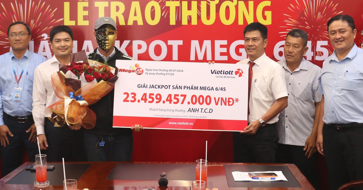 Đang uống cà phê thì phát hiện trúng Jackpot hơn 23 tỷ đồng