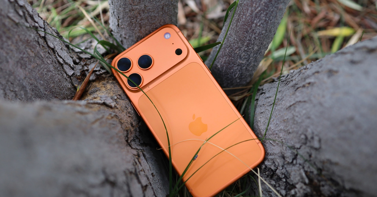 Bất ngờ chiếc iPhone bị niêm phong đến 250 năm