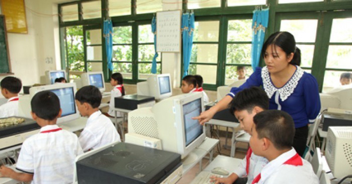 Nhân viên thiết bị thí nghiệm trường học có được chuyển sang giáo viên Tin học?