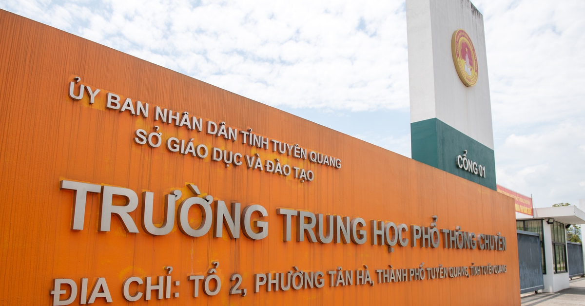 Hình ảnh mới nhất tại Trường THPT Chuyên Tuyên Quang sau vụ 146 điểm 10 môn Toán