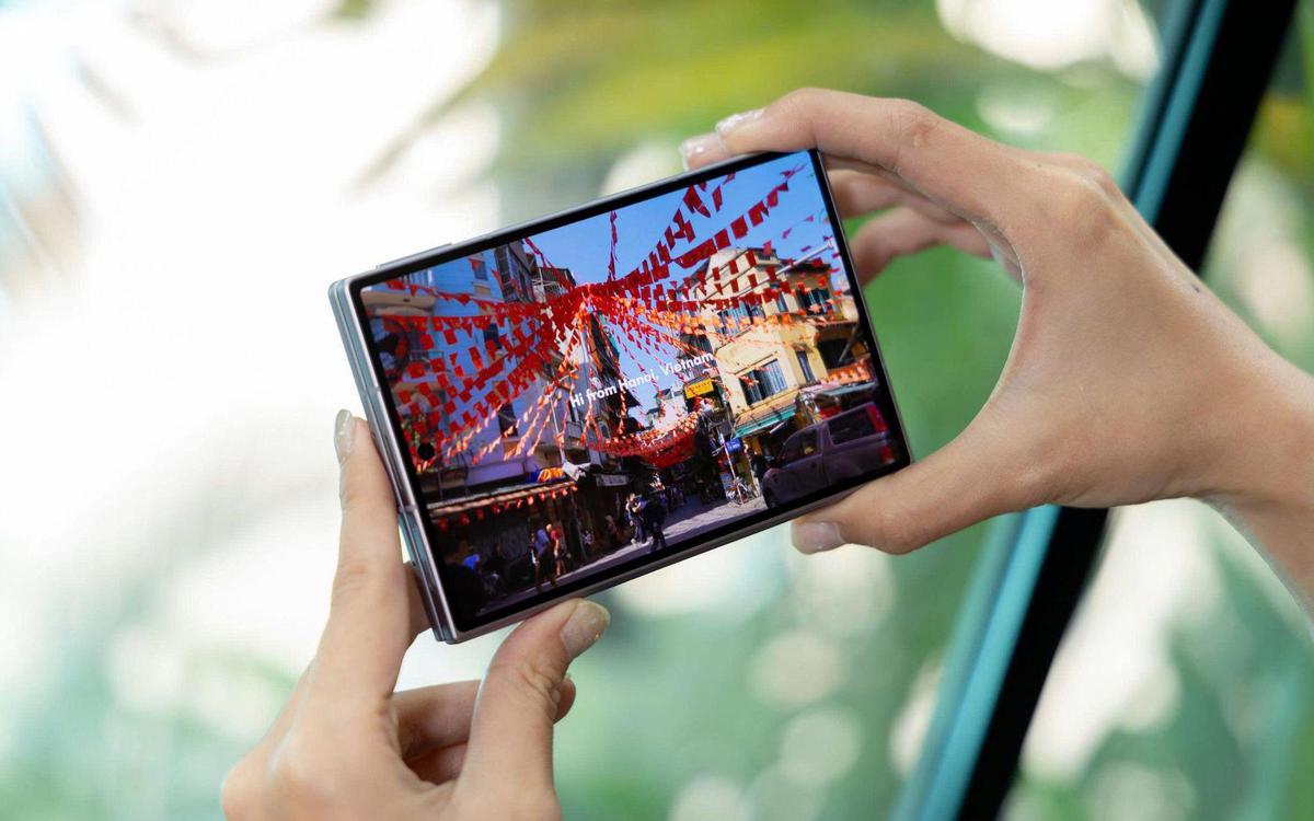 Trực tiếp trải nghiệm “hot trend” Galaxy Z Fold8: Siêu mỏng nhẹ, cày phim đu idol cực đã