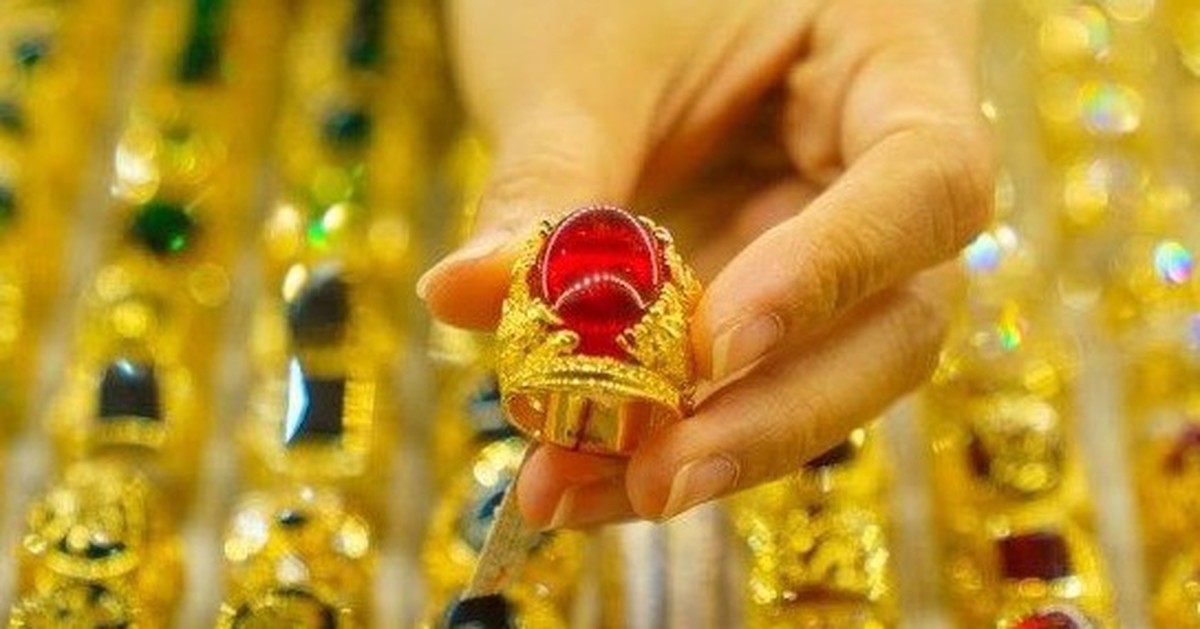 Giá vàng hôm nay 11/8 bật tăng rất mạnh, chênh lệch với vàng thế giới thu hẹp kỷ lục
