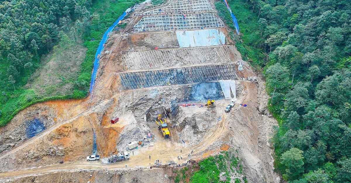 Liên danh Đèo Cả khoan hầm xuyên núi dài 8,8km qua đèo cao nhất Việt Nam, giúp rút ngắn thời gian di chuyển từ 2 giờ xuống 11 phút