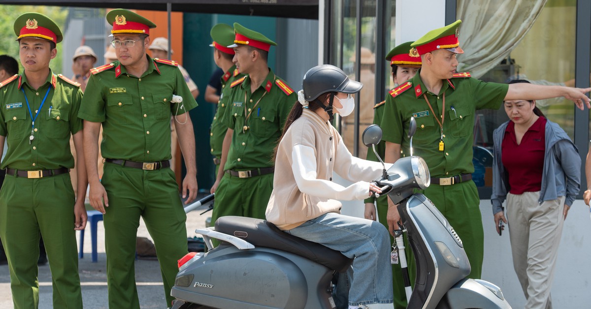 326 thí sinh chuyên Tuyên Quang làm thủ tục, nghe phổ biến quy chế thi lại