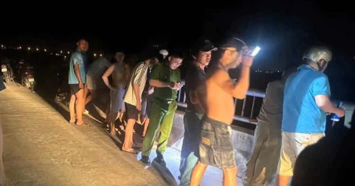 Bất ngờ người phụ nữ bỏ dép, giấy nhắn ‘vớt xác’ trên cầu để dọa chồng