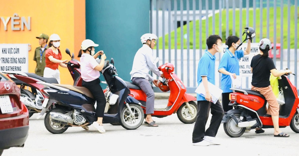 Đề Vật lý thi lại tốt nghiệp tại THPT chuyên Tuyên Quang
