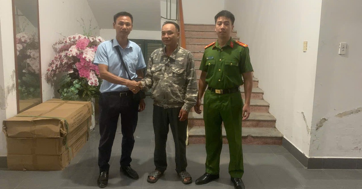 Công kiểm tra giao dịch chuyển khoản 205 triệu đồng của một công ty: Hai người đàn ông được mời làm việc