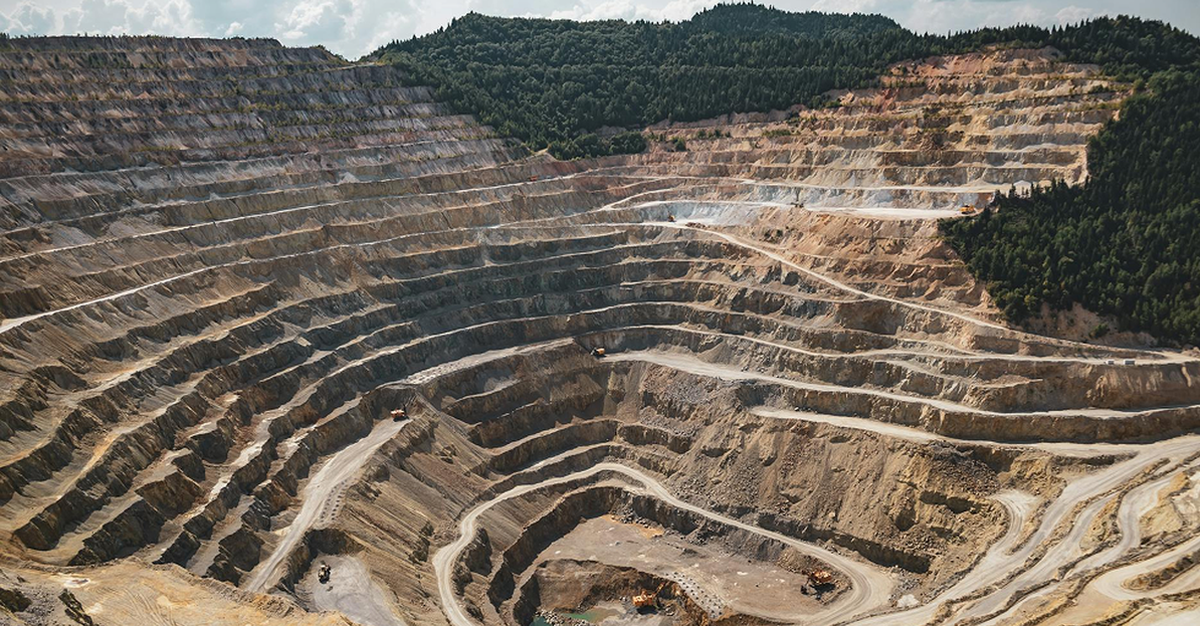 Phát hiện một vùng đất chứa vàng kéo dài 7km, 5 lỗ khoan đều trúng quặng chất lượng cao