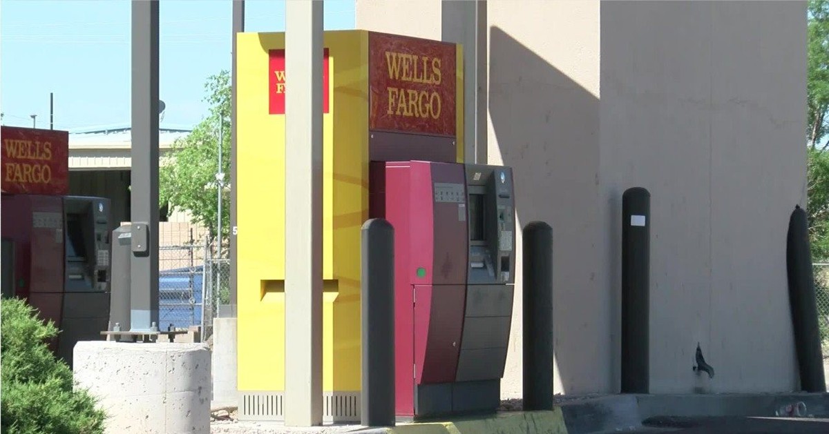 Phát hiện túi bọc chứa hơn 5,3 tỷ đồng tiền mặt bị bỏ lại cạnh cây ATM