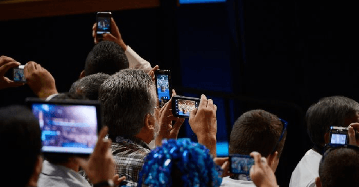 Người Nga ai cũng có "smartphone đút túi" nhưng có một điều kỳ lạ đang diễn ra