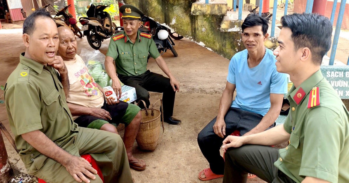 Sĩ quan quân đội, công an, cán bộ nghỉ hưu có thể được chọn làm người có uy tín