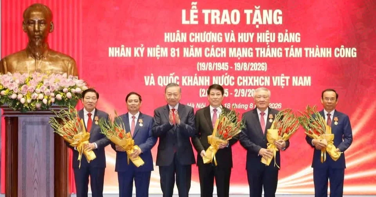 Nguyên Chủ tịch nước Lương Cường, nguyên Thủ tướng Phạm Minh Chính nhận Huân chương Hồ Chí Minh