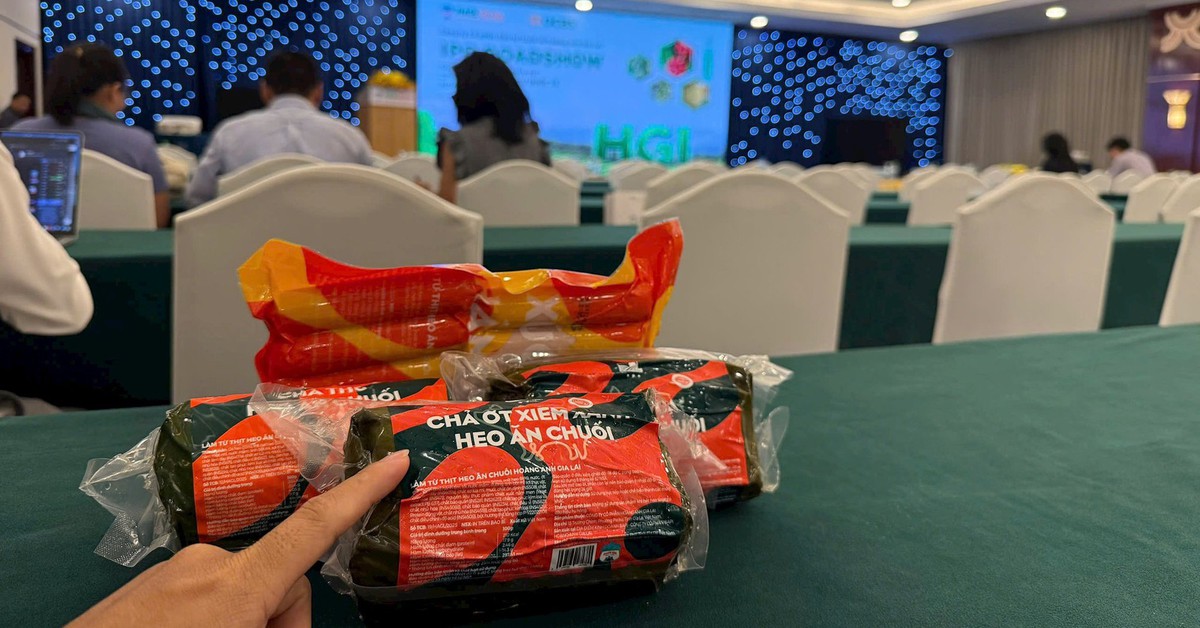 Bầu Đức tặng quà đặc biệt: Chả ớt xiêm heo ăn chuối và chả thủ heo ăn chuối