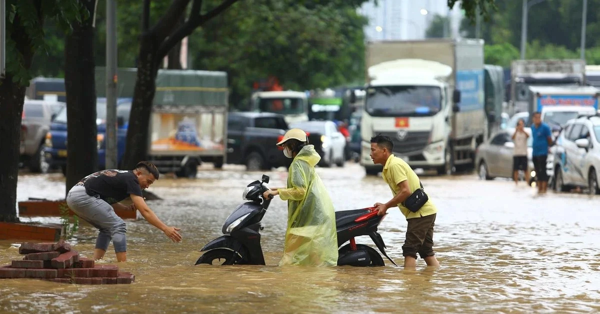 Hà Nội chuẩn bị kịch bản "chống tê liệt" giao thông khi mưa cực đoan