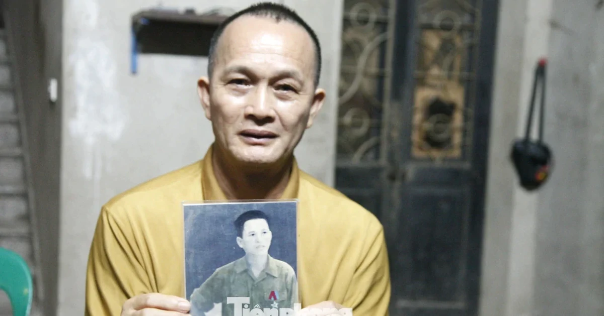 Vụ bà cụ 72 tuổi nhận ra bức ảnh chôn cùng liệt sĩ: Con trai liệt sĩ nghẹn ngào mong tìm được cha