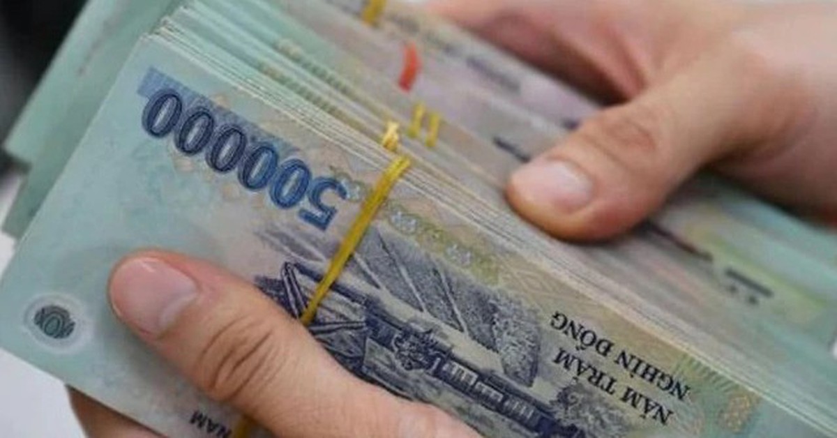 Công an xác minh 400.000.000 đồng tiền mặt nằm chơ vơ trên đường
