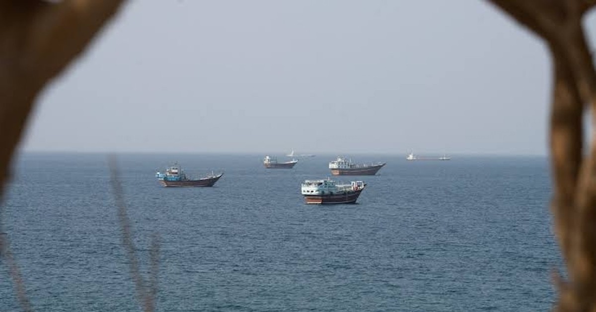 Tàu chở dầu "tàng hình" ở eo biển Hormuz giúp kìm giá dầu thế nào?
