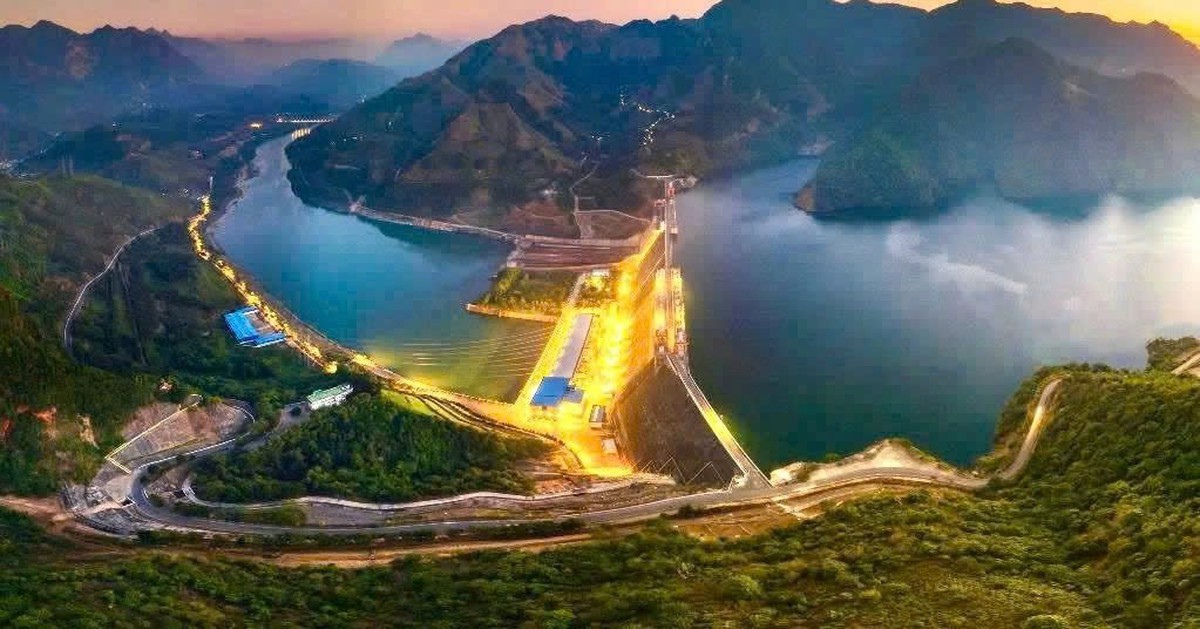 Đập bê tông nứt dài 100m nhưng vẫn không dừng thi công, công trình 2,3 tỷ USD hiện đại tạo thành công lớn