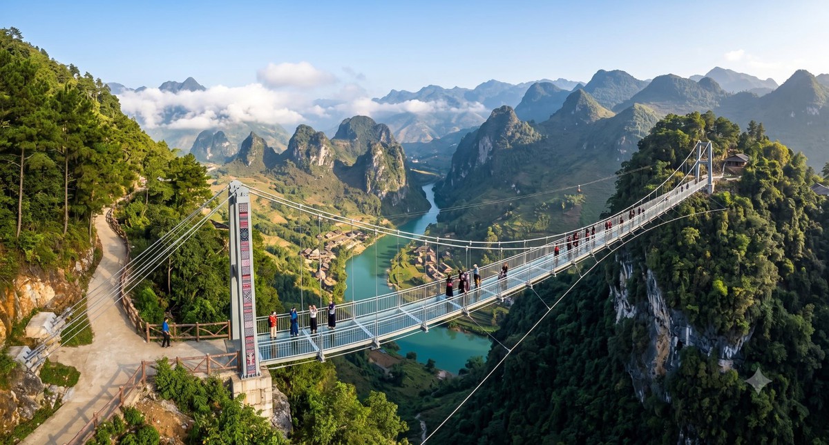 Việt Nam sắp có cầu kính vượt nhịp qua khe núi ở độ cao 120m, tổng vốn đầu tư hơn 180 tỷ đồng