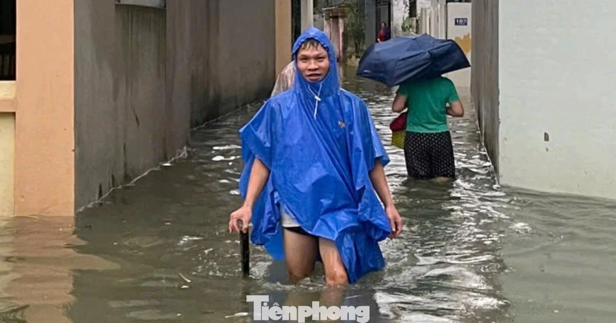 Phó Chủ tịch tỉnh Thanh Hóa chỉ đạo kiểm tra khu phố cứ mưa là ngập